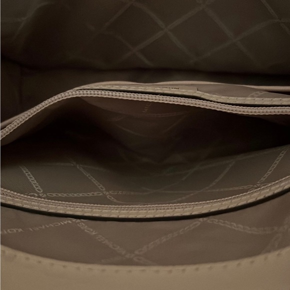 Authentic blush pink Michael Kors purse - Picture 7 of 8